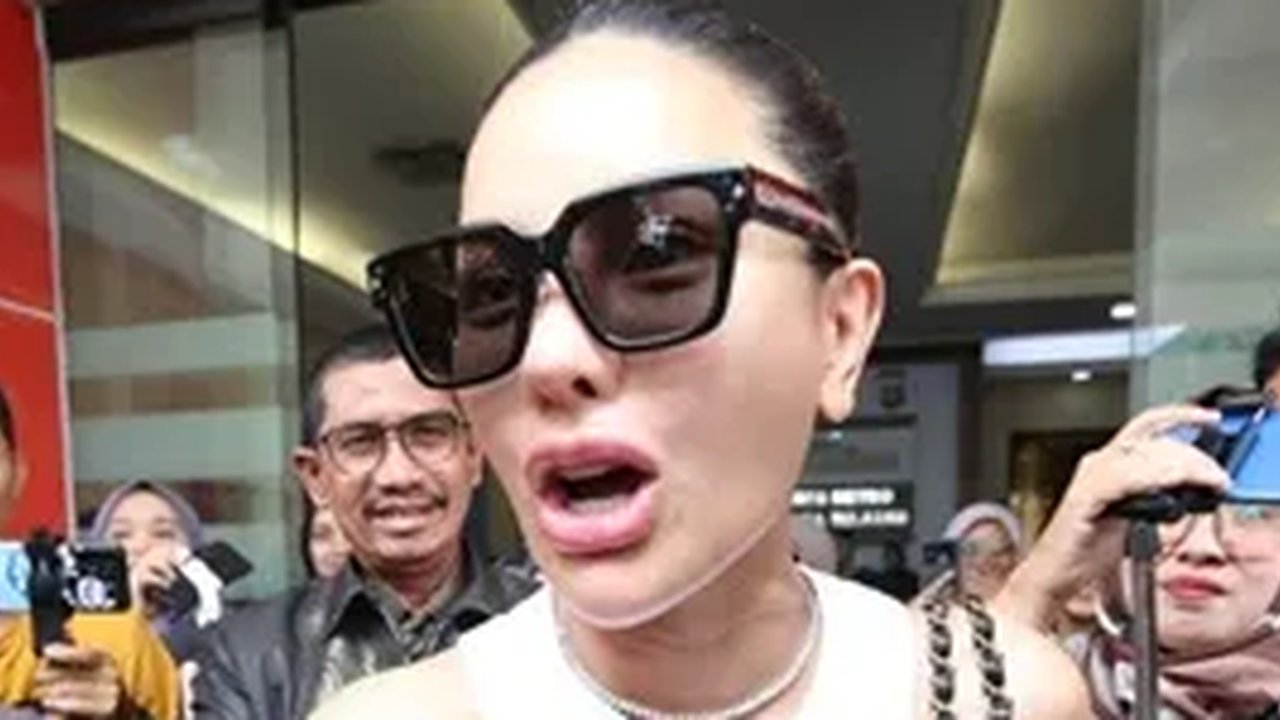 Nikita Mirzani Ngaku Dikasih Uang Diam-Diam oleh Reza Gladys, Kuasa Hukum Tegaskan Nikita Tidak Minta