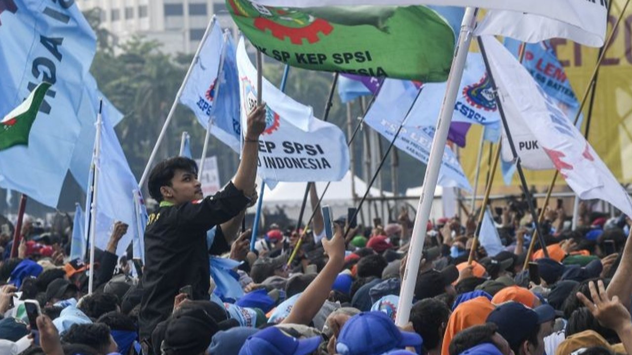 Waspada, 100.000 Ribu Karyawan Terancam PHK Akibat Perang Iran Vs Israel