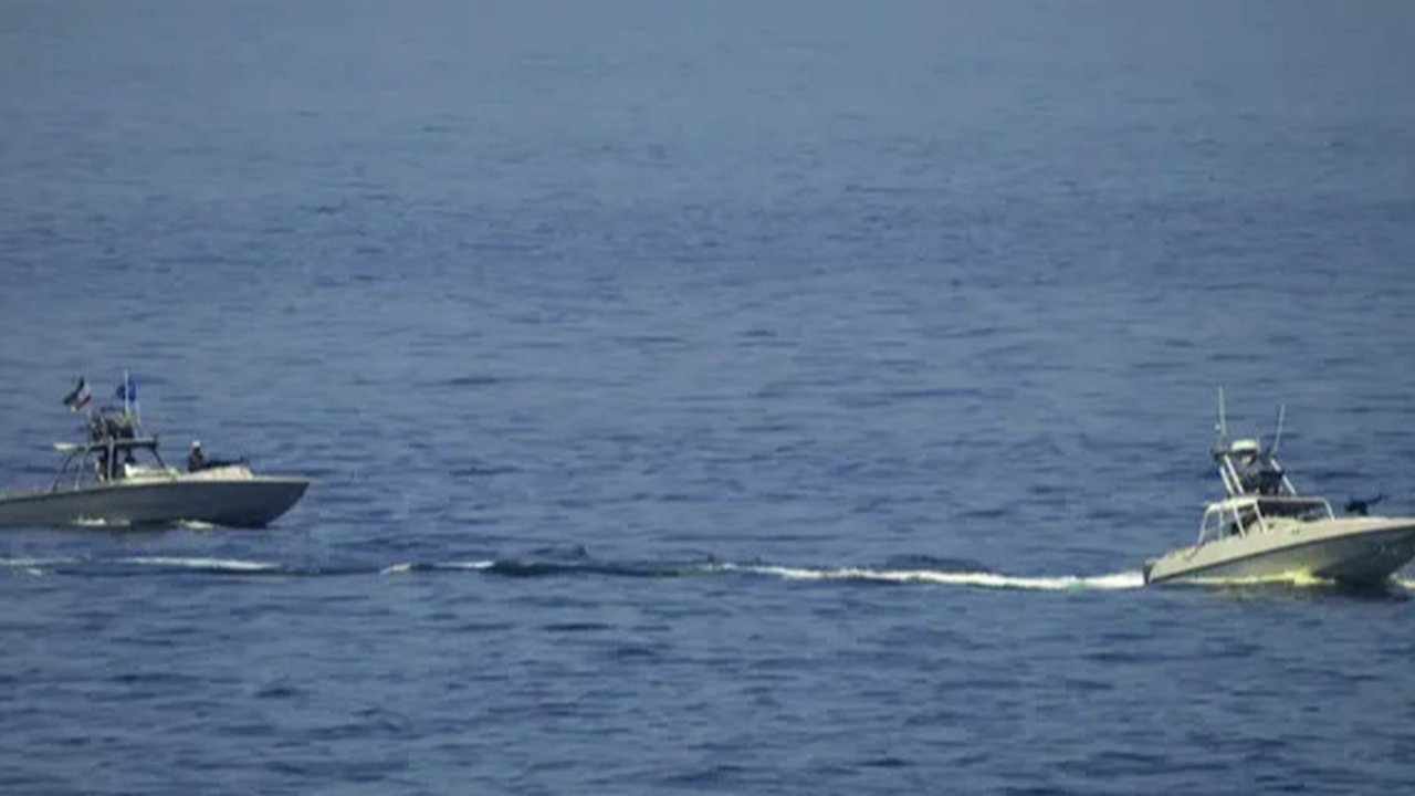 Kapal-kapal berlabuh di lepas pantai Dubai, Uni Emirat Arab, Jumat, 19 Mei 2023. (AP/Jon Gambrell)
