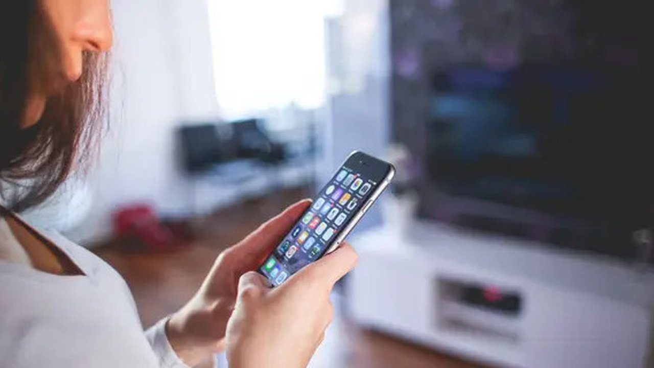 Demi Penuhi Kebutuhan Hidup, Suami Istri Live Streaming Hubungan Badan