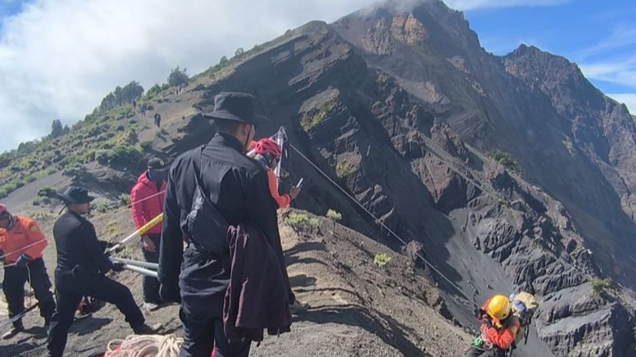 Pendaki Cantik Asal Brasil Jatuh ke Jurang Gunung Rinjani Ditemukan Meninggal Dunia