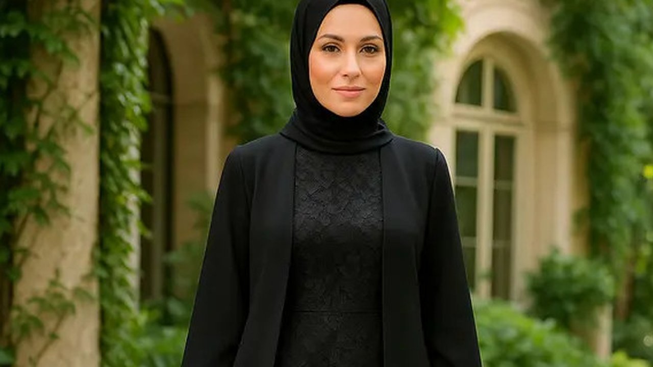 Mulai dari Tissa Biani hingga Syifa Hadju, berikut gaya elegan seleb berbalut gaun hitam di resepsi pernikahan Al Ghazali dan Alyssa Daguise.