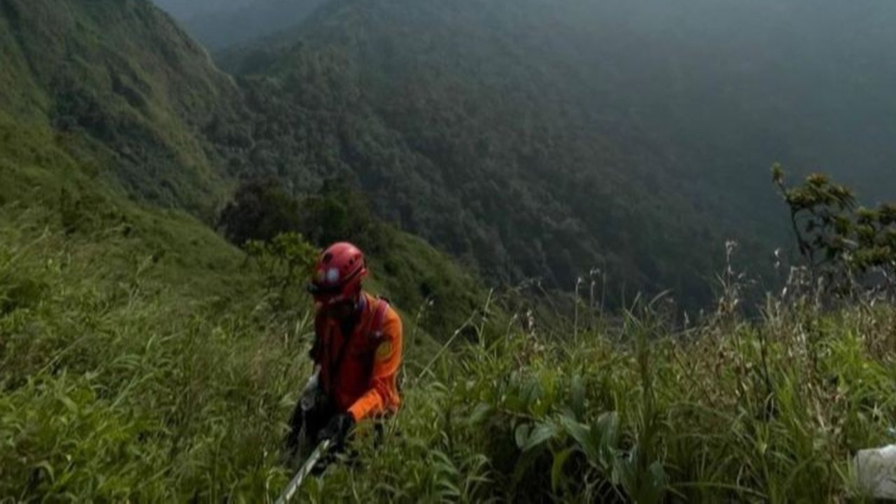 Kronologi Pendaki Jatuh ke Jurang 180 Meter di Gunung Natas Angin