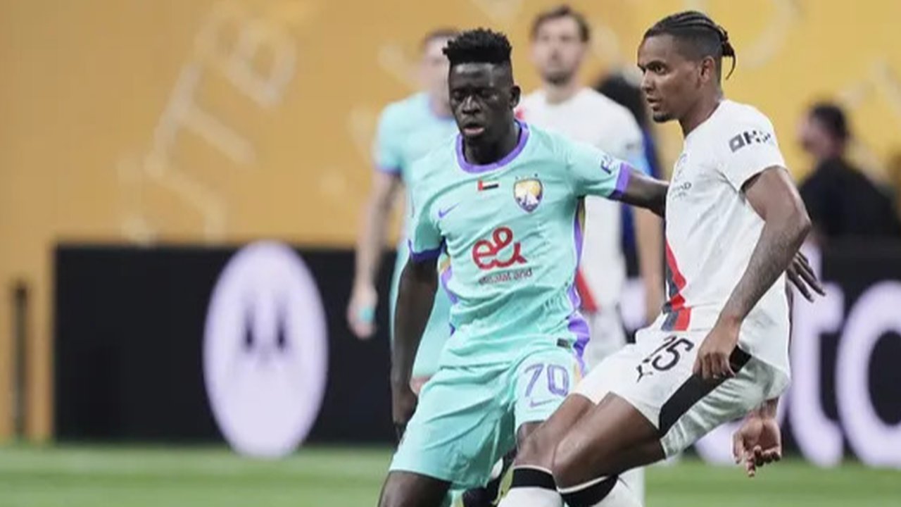 Pemain Manchester City, Claudio Echeverri, merayakan gol bersama rekan-rekannya dalam laga Grup G Piala Dunia Antarklub melawan Al Ain di Atlanta, Senin (23/6/2025) WIB. (AP Phot