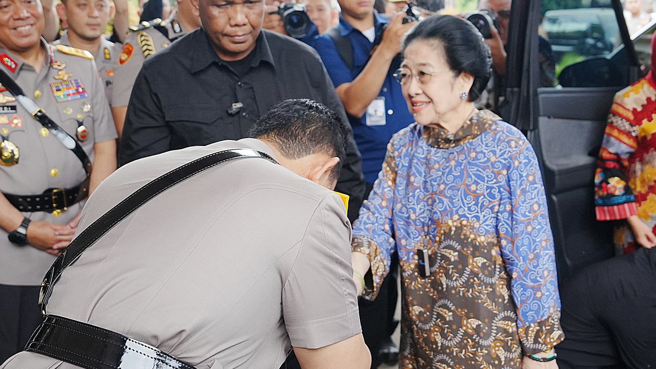 Kapolri Cium Tangan Megawati, Demokrat: Itu Adab Ketimuran yang Wajar