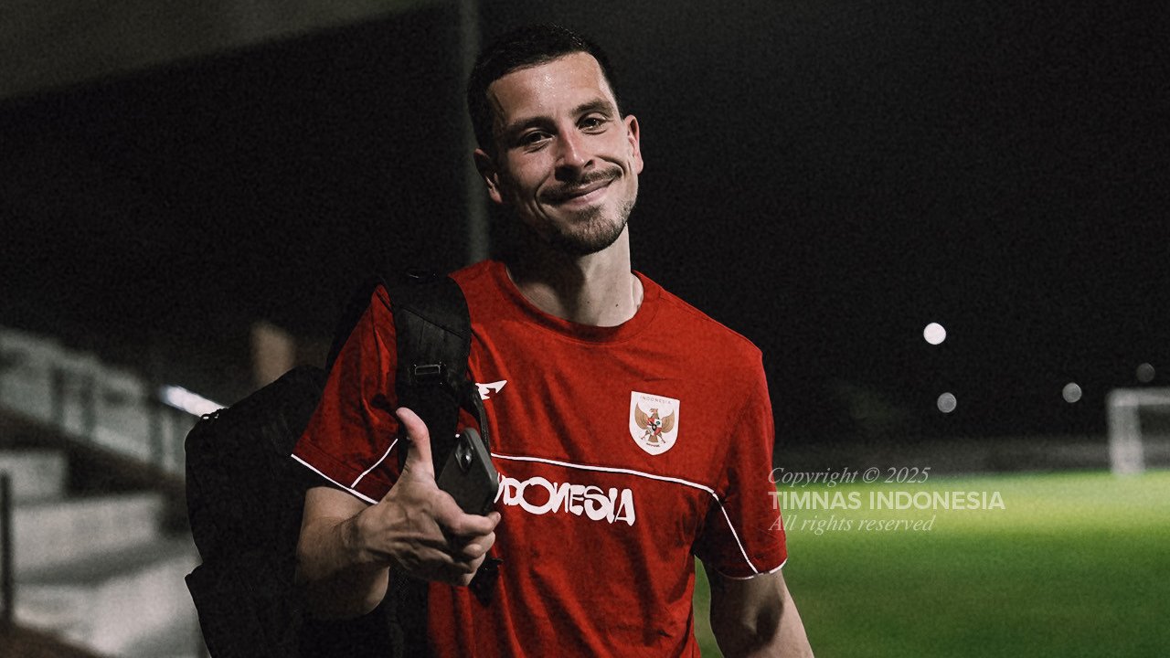 Thom Haye dengan penampilan baru saat menjalani pemusatan latihan Timnas Indonesia di Bali United Training Center, Senin (26/5/2025). (Dok. Timnas Indonesia)