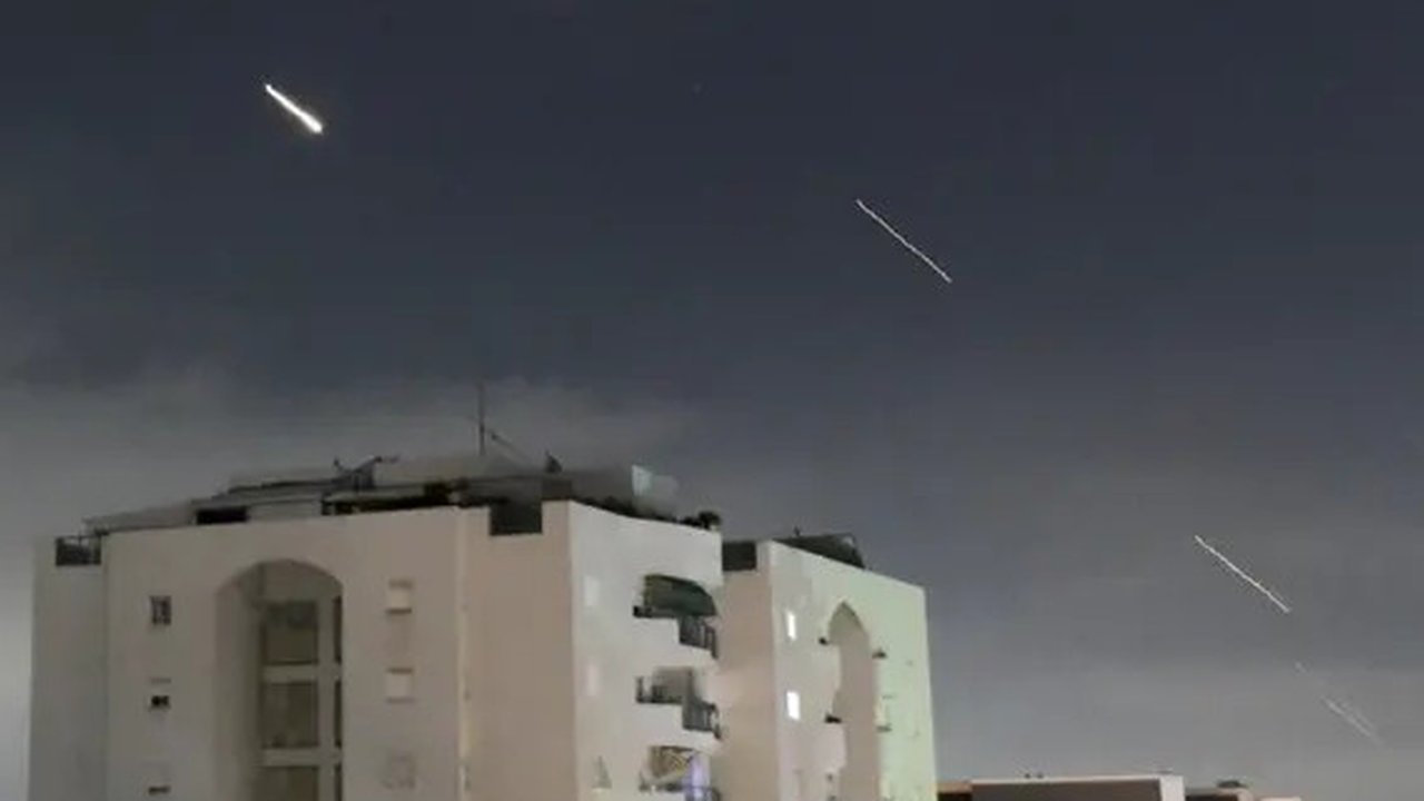 Sejumlah drone milik militer Iran terlihat sebelum latihan di Iran (5/1/2021). Dalam latihan dua hari itu, militer Iran bakal mengerahkan ratusan drone operasional milik tiga matra (angkatan