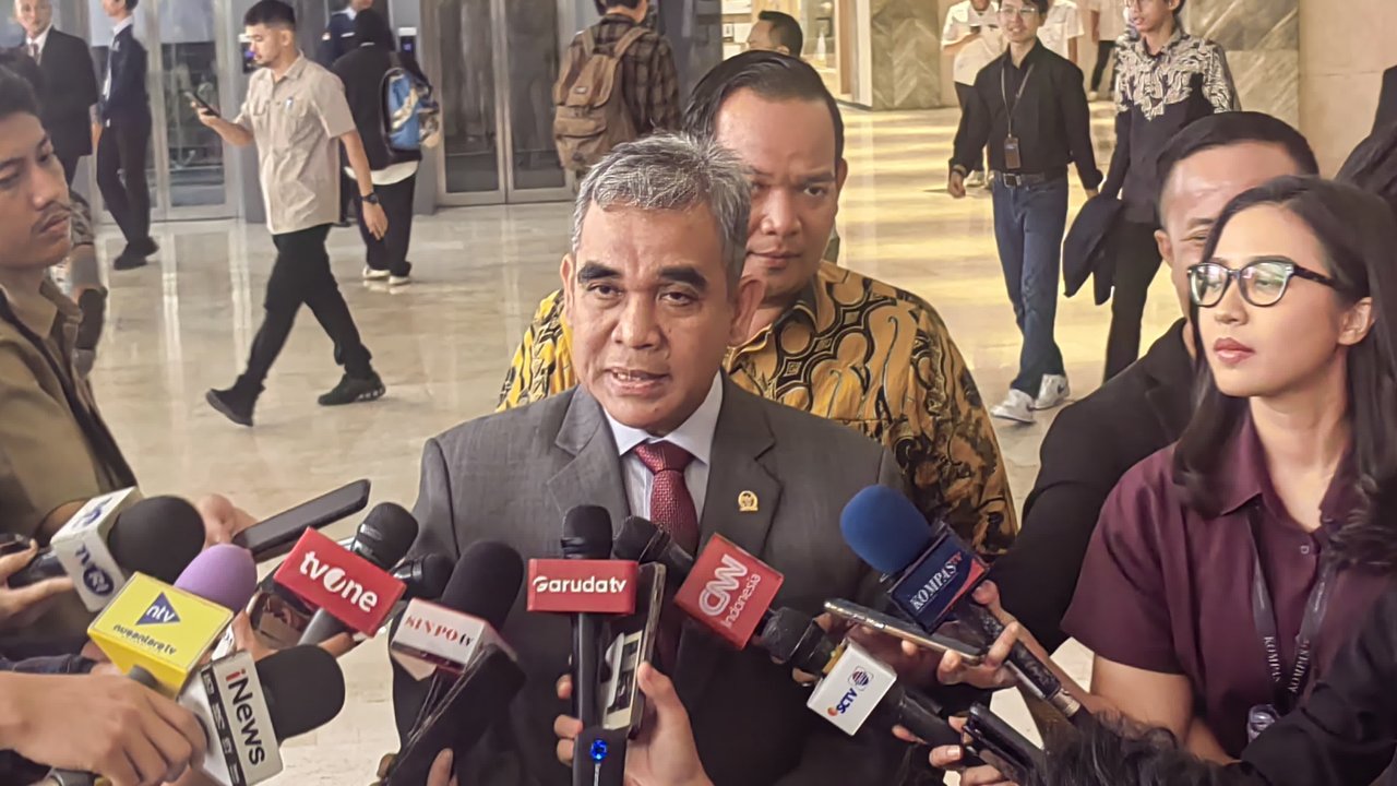 Sekretaris Jenderal (Sekjen) Partai Gerindra Ahmad Muzani di Kompleks Parlemen Senayan, Jakarta, Kamis (17/4/2025). (Liputan6.com/Delvira Hutabarat)
