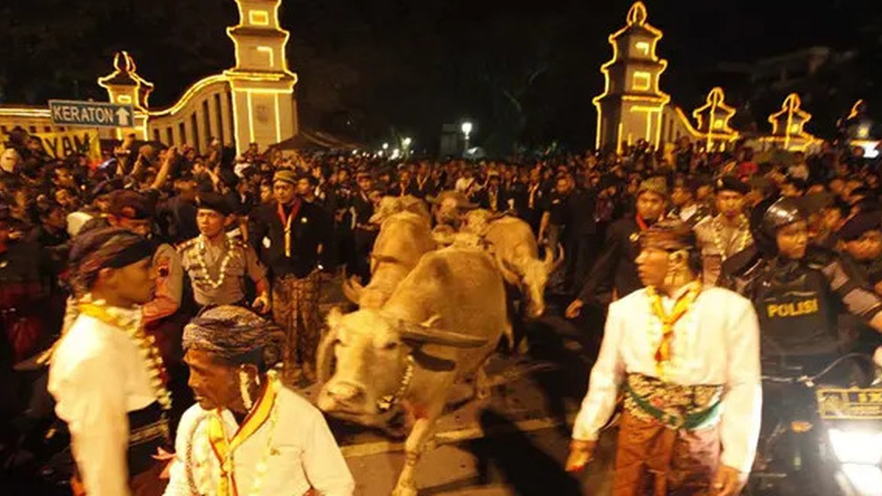 mitos malam 1 suro bagi orang jawa Ilustrasi dibuat AI