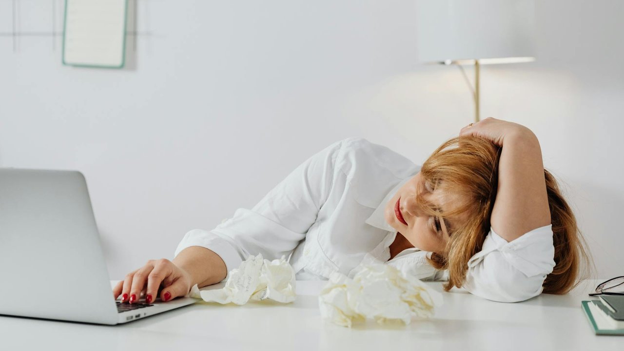 Ilustrasi Burnout Generasi Sandwich