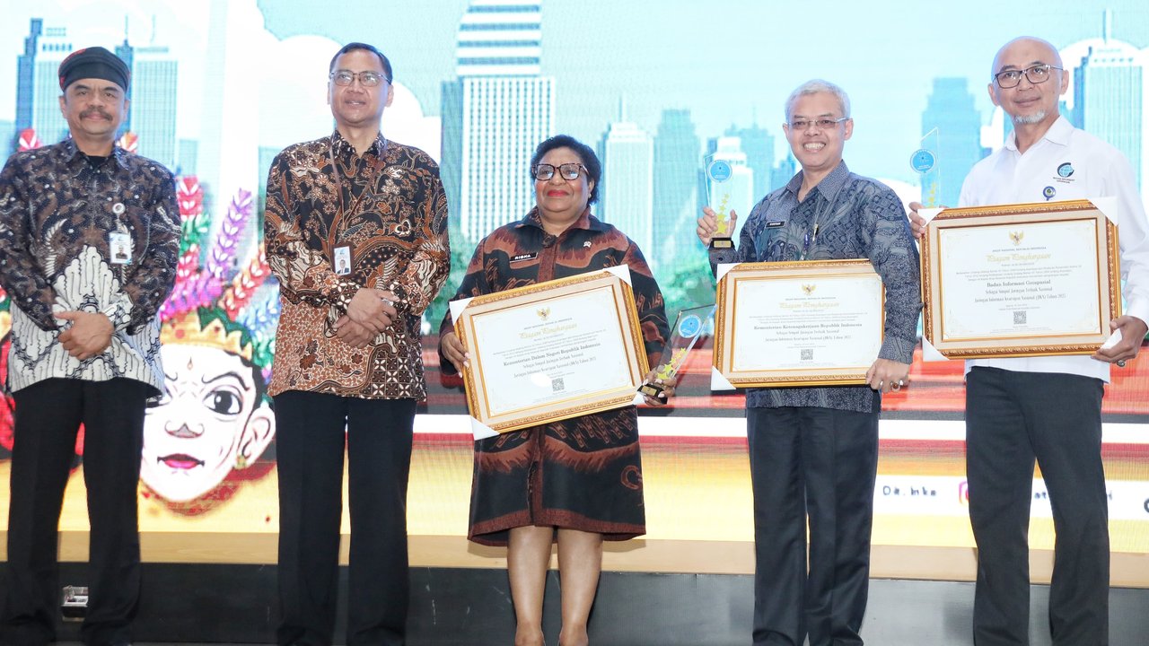 Kemendagri Raih Penghargaan Simpul Jaringan Terbaik Nasional 2025 dari ANRI