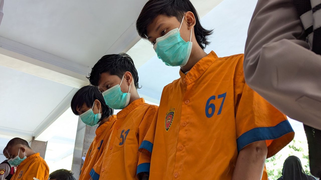 Amarah Tersulut Gegara Diteriaki, 3 Pemuda di Lumajang Keroyok Pemotor