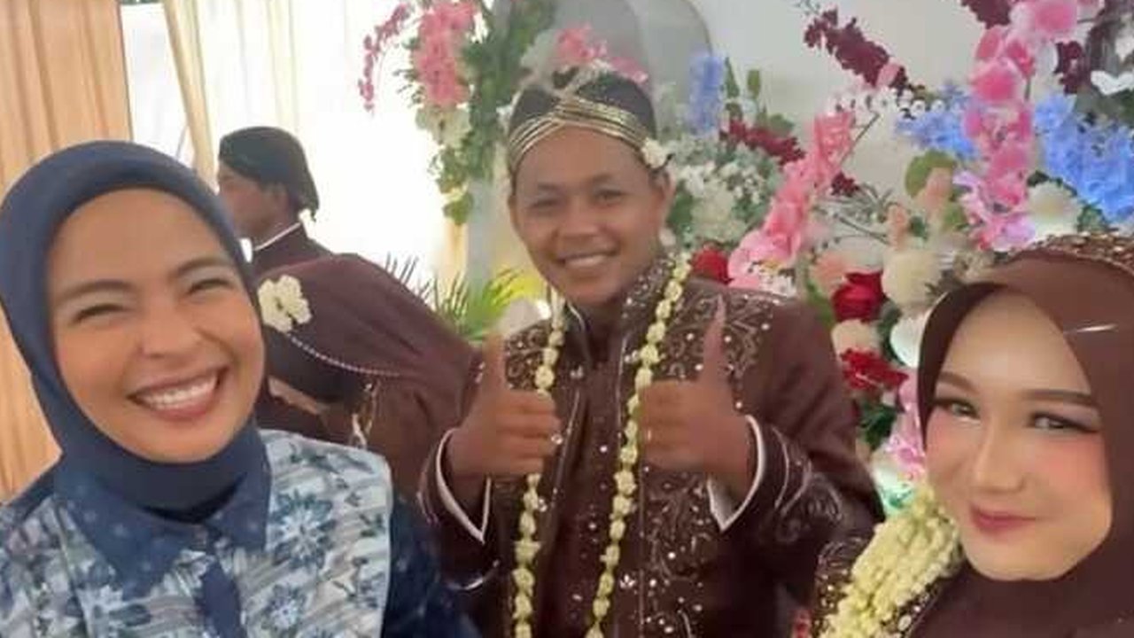 5 Potret Tantri Kotak dan Keluarga Kondangan di Kampung Langsung Disambut Hangat Warga, Tempuh Perjalanan Darat hingga 5 Hari