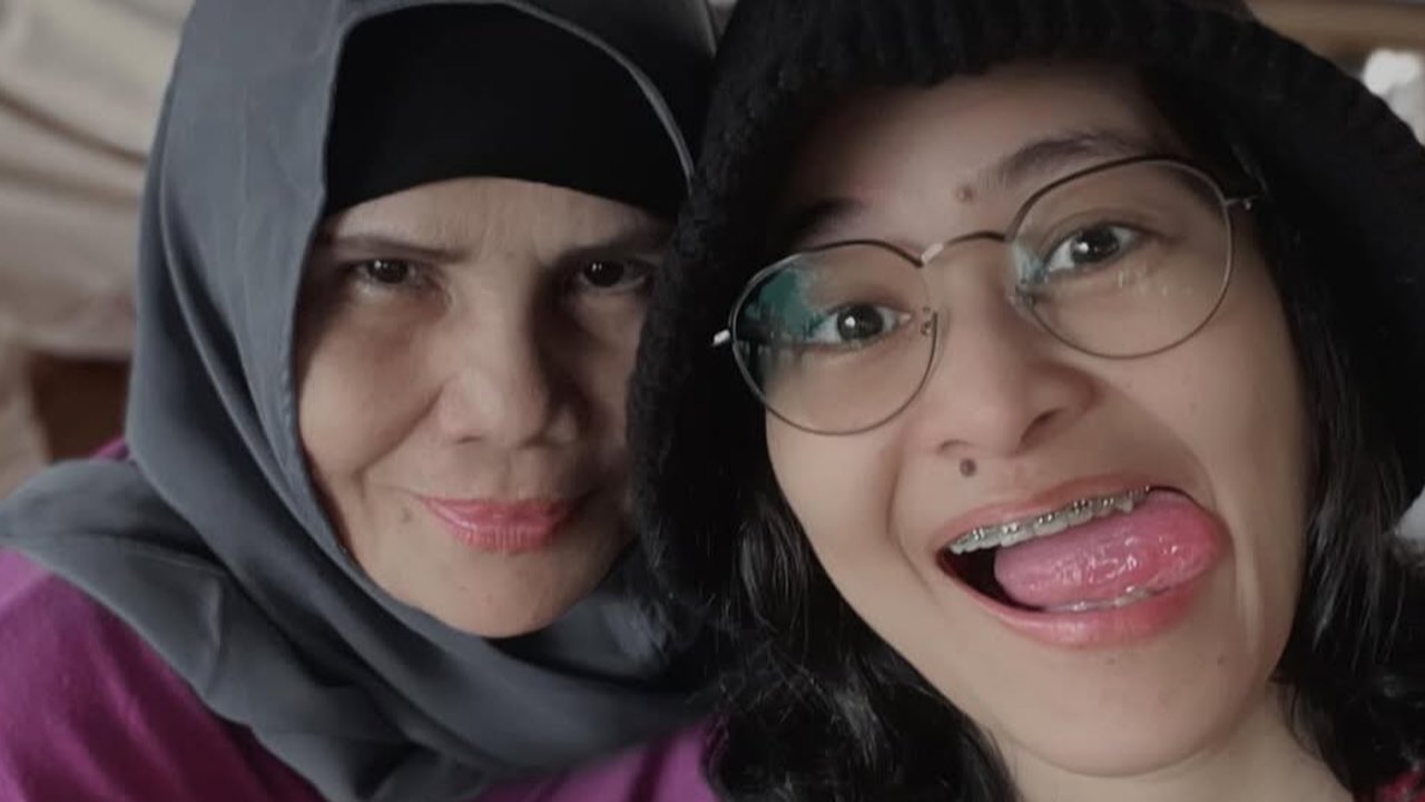 5 Potret Mita The Virgin Habiskan Waktu Bersama Sang Ibunda Sebelum Meninggal, Kini Tinggal Kenangan