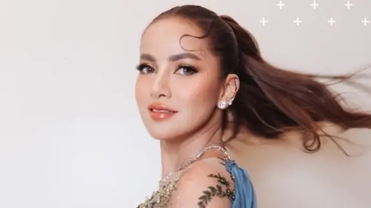 Olla Ramlan jadi salah satu paling mencuri perhatian di Ngunduh Mantu Al Ghazali dan Alyssa Daguise