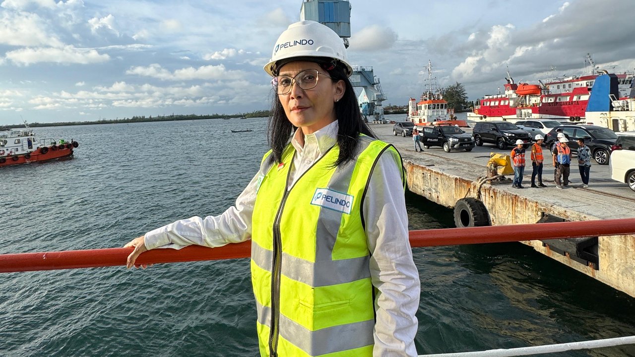 Rieke Diah Pitaloka secara khusus datang langsung ke Pelabuhan Baai untuk meninjau alur pengerukan.