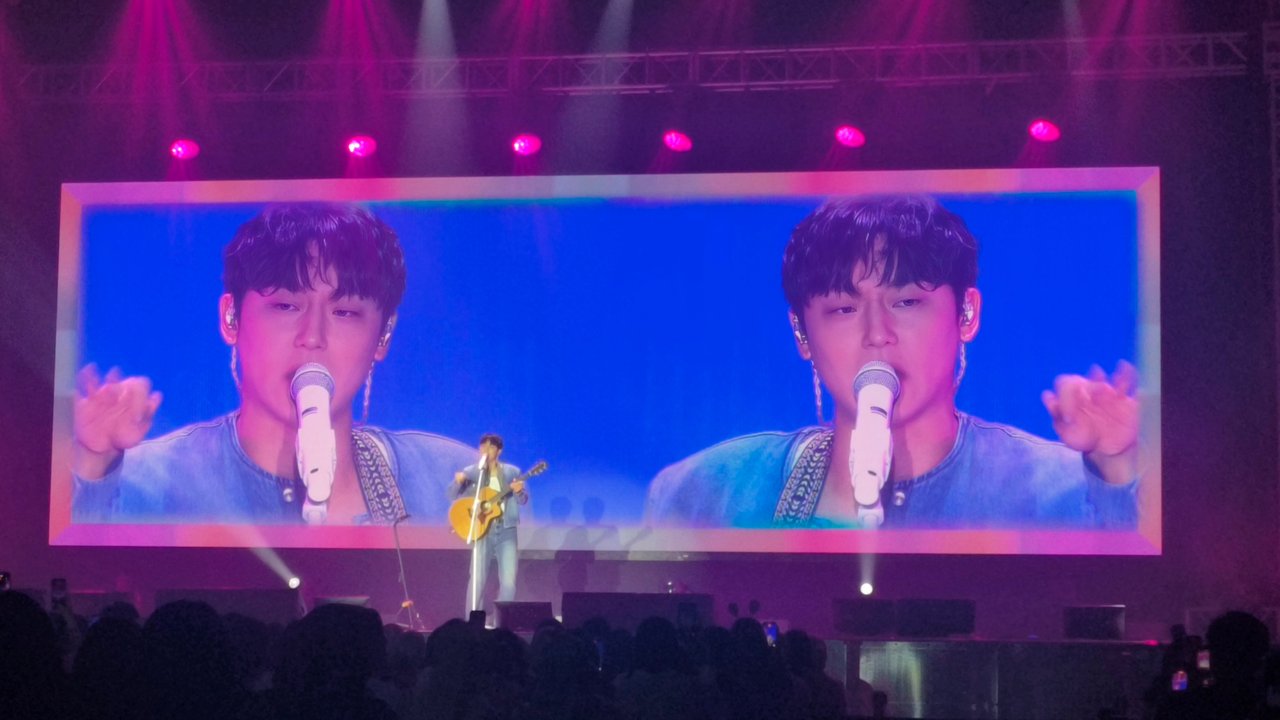 5 Potret Seru Fanmeeting Lee Do Hyun di Jakarta, Main Badminton Hingga Blusukan Beri Boneka Untuk Satu Penggemar