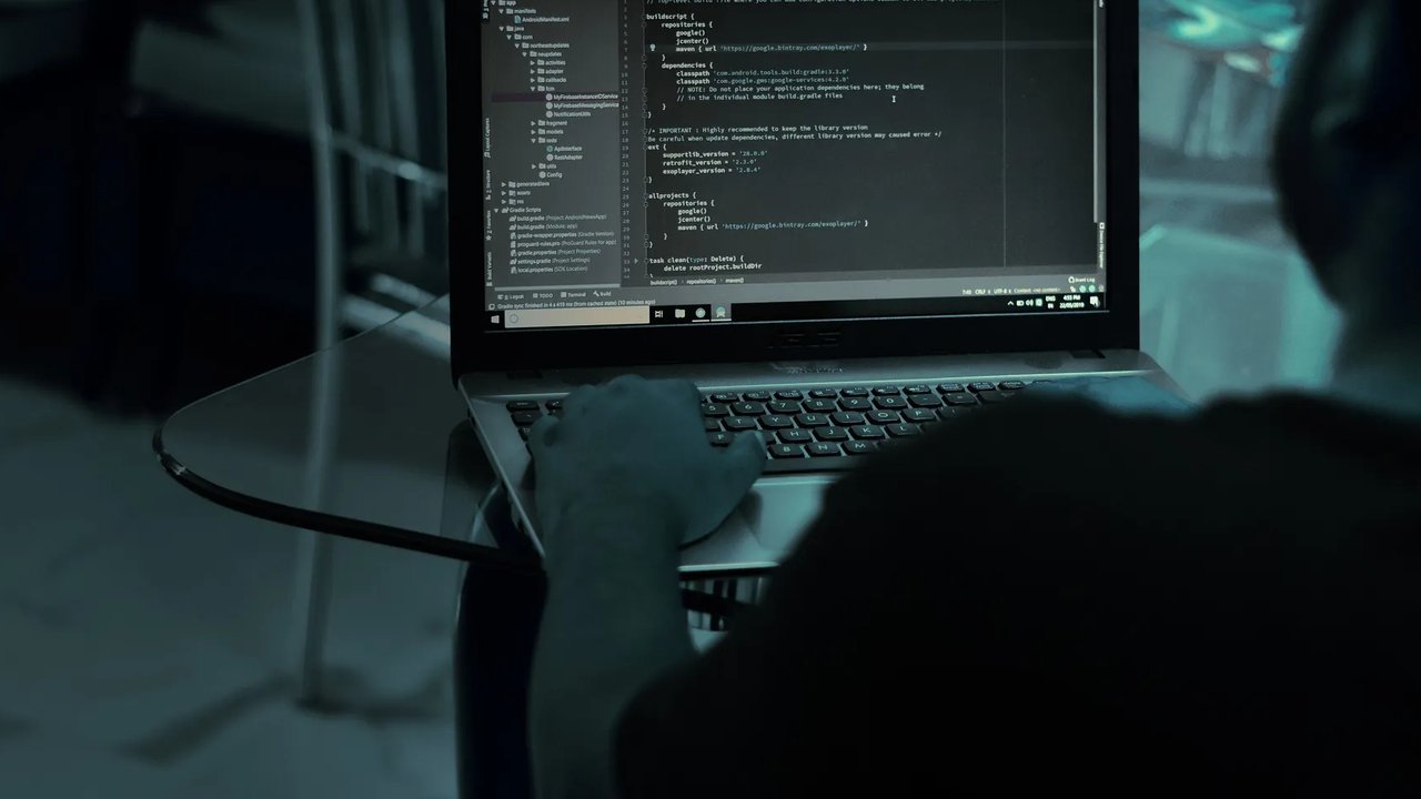 Hacker Incar Sektor Penerbangan, Curi Data Sensitif untuk Lakukan Pemerasan