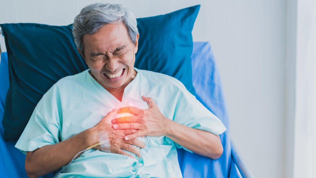 Ilustrasi Lansia Mengalami Heartburn
