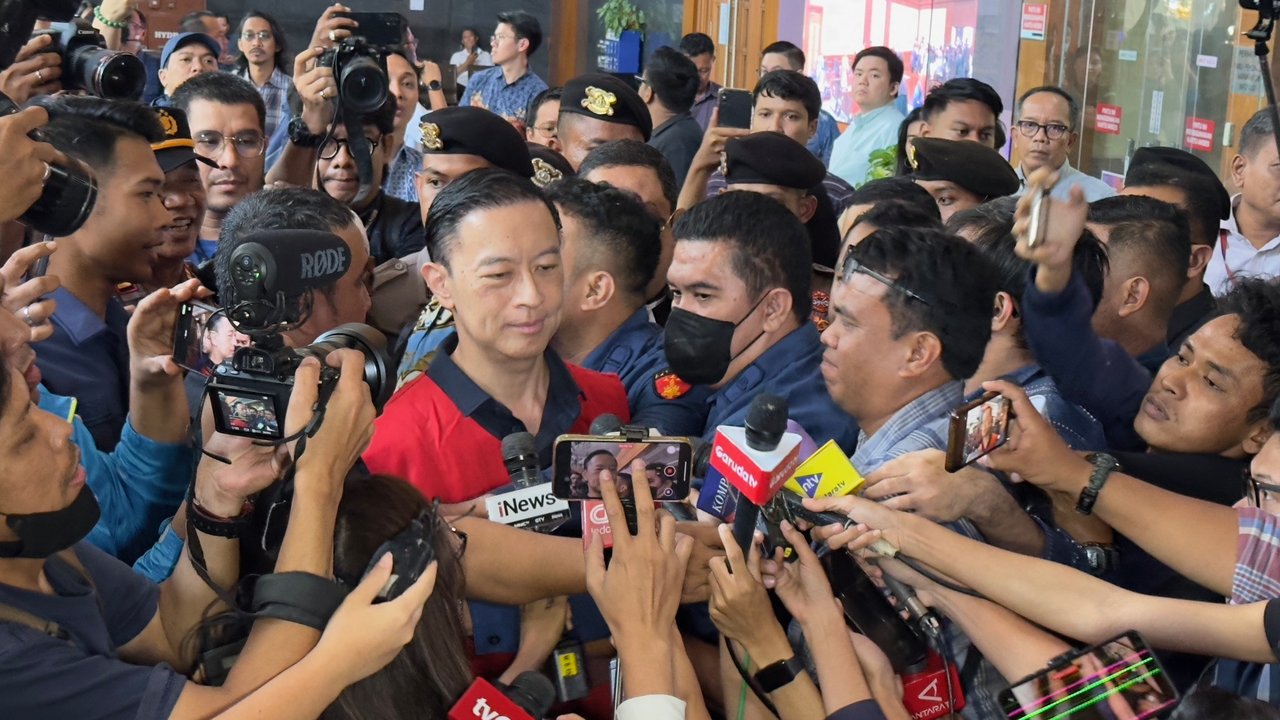 Ipad dan Macbook Disita, Tom Lembong Bakal Buat Pleidoi Tulis Tangan