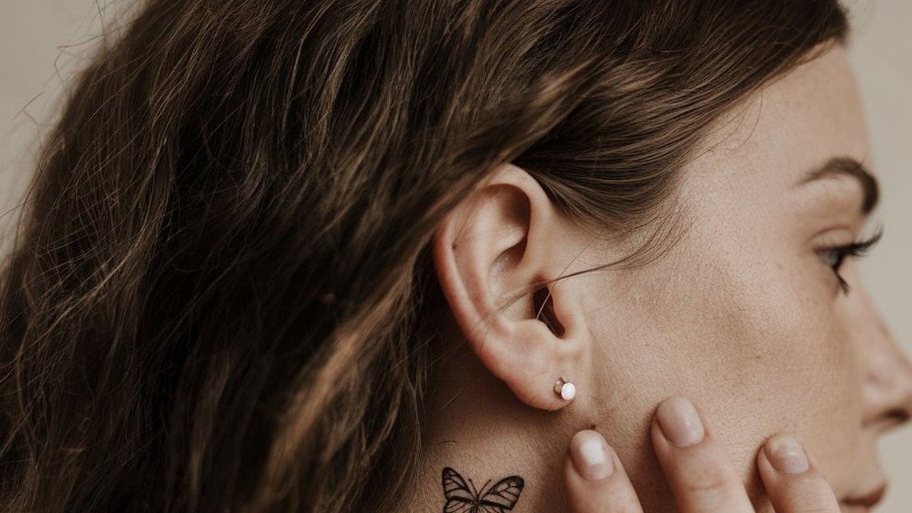 Anting emas tusuk
