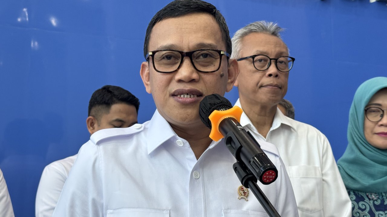 Menteri Perlindungan Pekerja Migran Indonesia, Abdul Kadir Karding usai Rapat Koordinasi MoU pada Selasa (18/3/2025). (Liputan6.com/Fenicia)