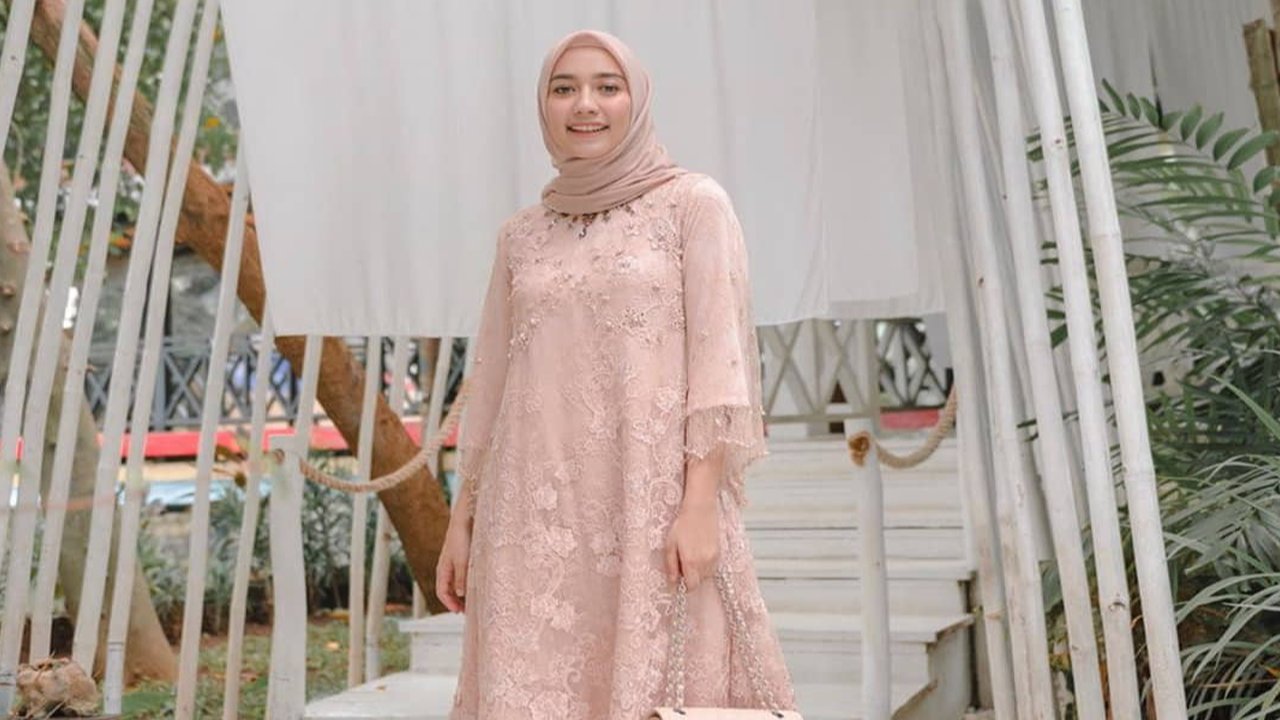 ilustrasi pakaian tunik brokat