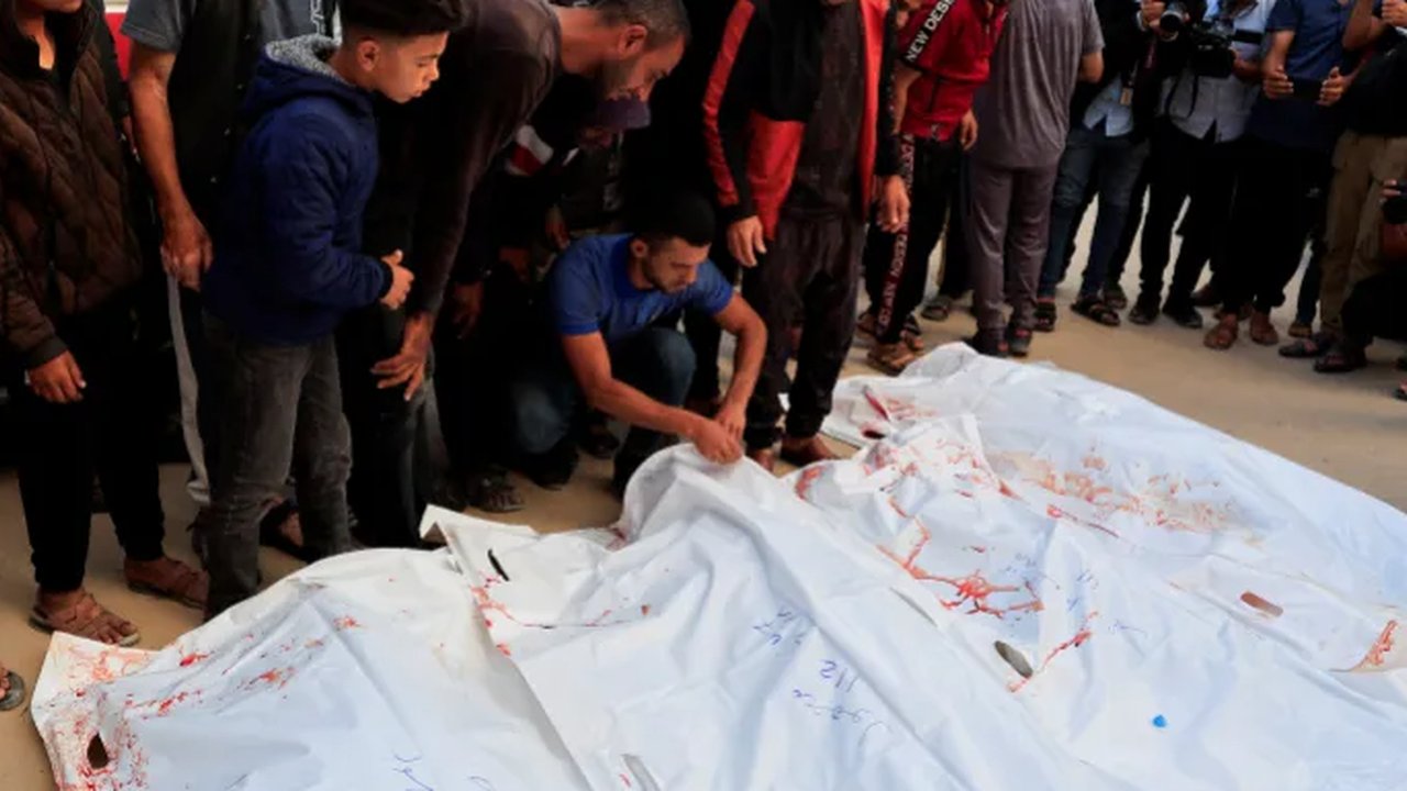 Israel Sengaja ‘Pikat' Warga Gaza yang Kelaparan dengan Bantuan Makanan Lalu Ditembaki, Bunuh 102 Orang dalam 8 Hari