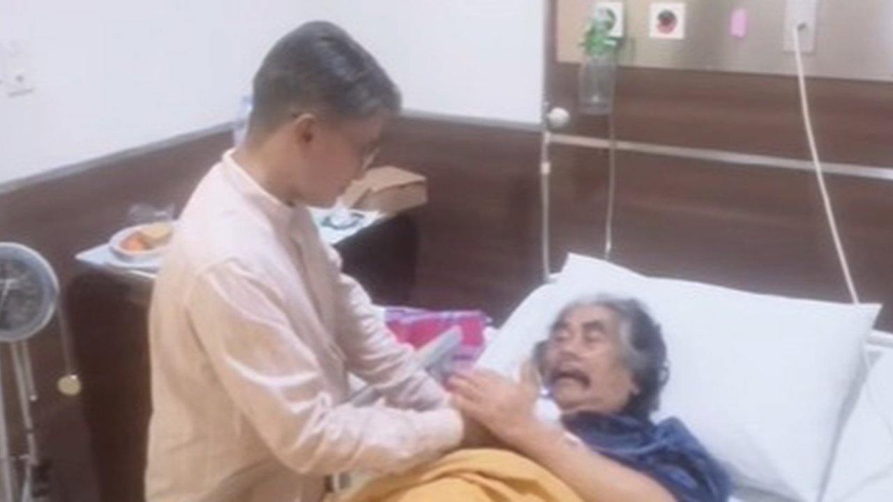 Jaja Miharja Menangis Dijenguk Ruben Onsu Sampai Tak Mau Lepas Genggaman Tangan Sang Presenter