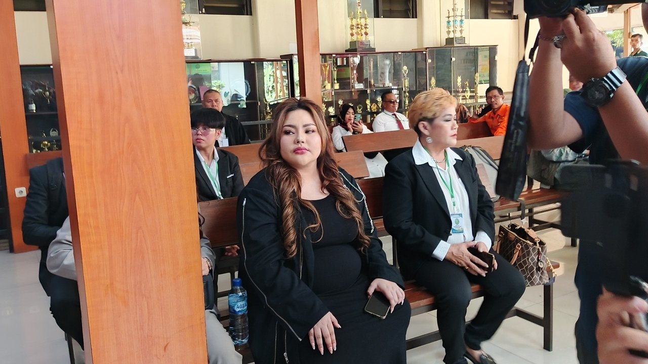 Bacakan Aturan Hukum, Ini Alasan Ridwan Kamil Ogah Bertemu Lisa Mariana di Sidang