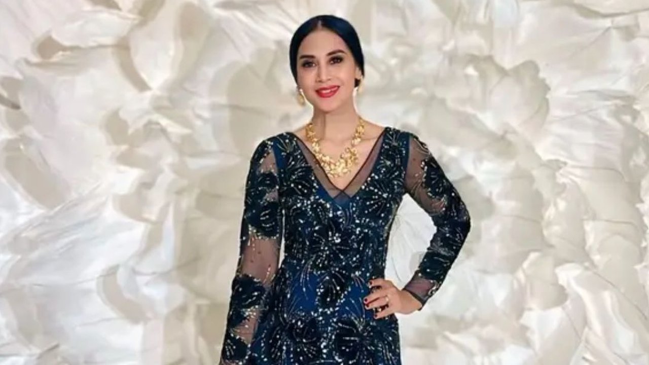 Unspirasi Outfit ala Artis Senior Diah Permatasari