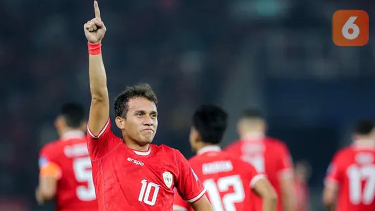 Pemain Timnas Indonsia merayakan gol yang dicetak oleh Egy Maulana Vikri ke gawang Vietnam dalam laga Grup F Kualifikasi Piala Dunia 2026 zona Asia di Stadion Utama Gelora Bung Karno, (SUGBK)
