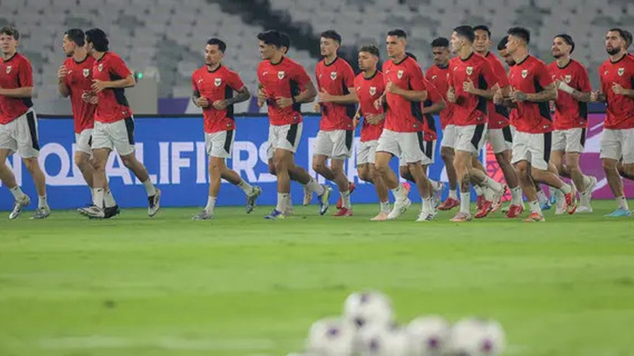 Official training Timnas Indonesia jelang pertandingan melawan China di SUGBK, Jakarta, Rabu (4-6-2025). (Bola.com/Bagaskara Lazuardi)