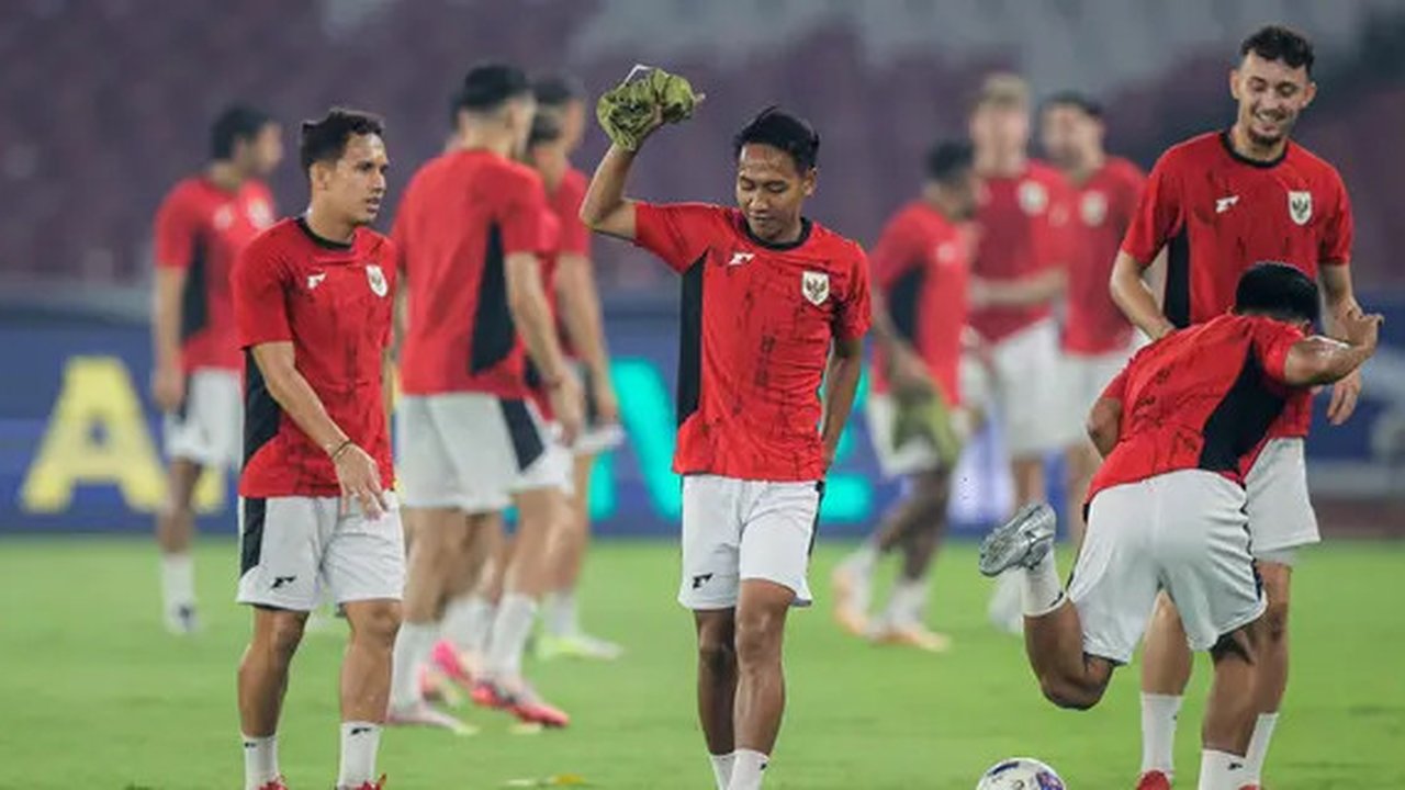 Official training Timnas Indonesia jelang pertandingan melawan China di SUGBK, Jakarta, Rabu (4-6-2025). (Bola.com/Bagaskara Lazuardi)