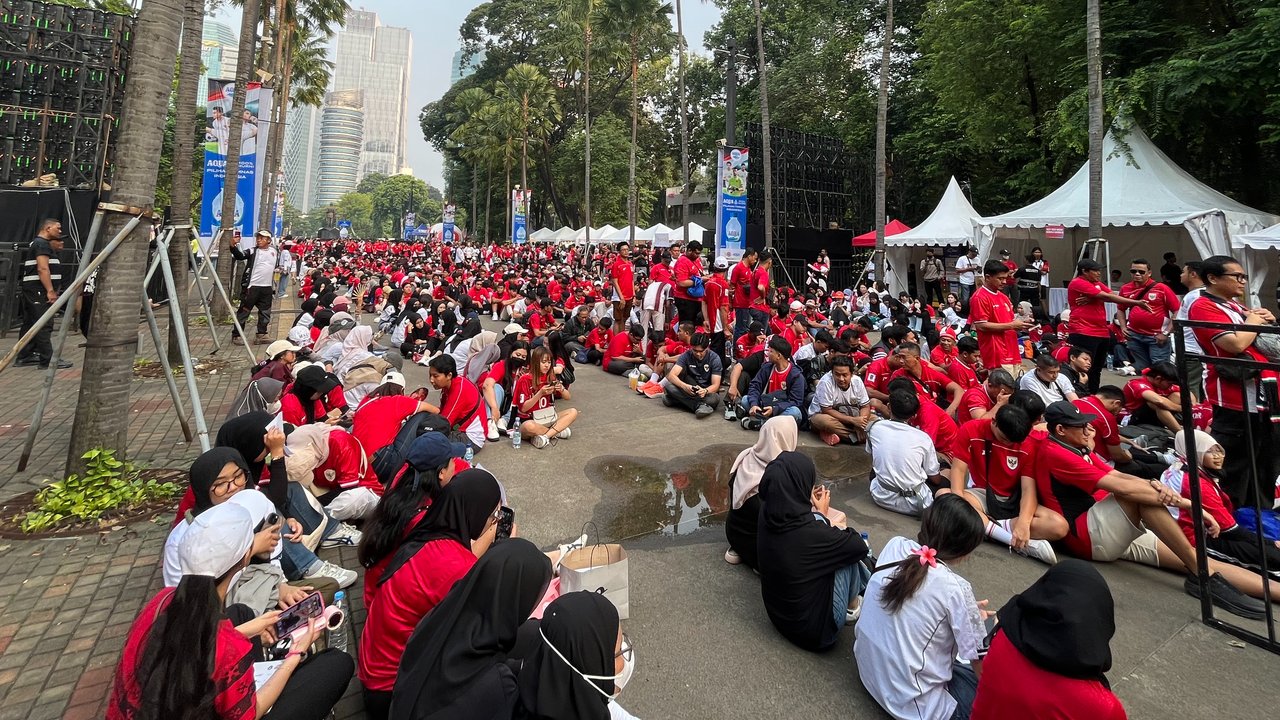 Jelang Laga Indonesia Vs China, Antren Suporter Sudah Mengular di GBK