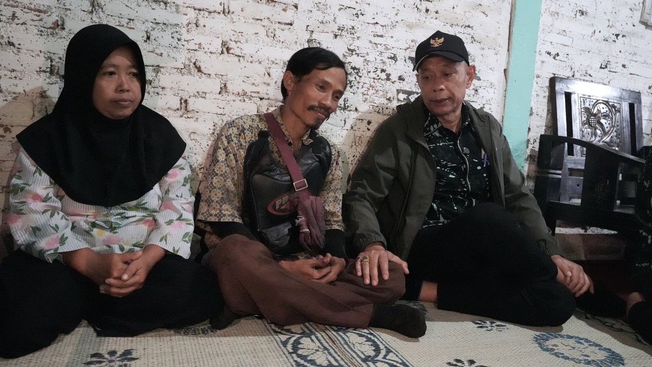 Keluarga Anisa menerima kunjungan Wakil Menteri Sosial Agus Jabo Priyono