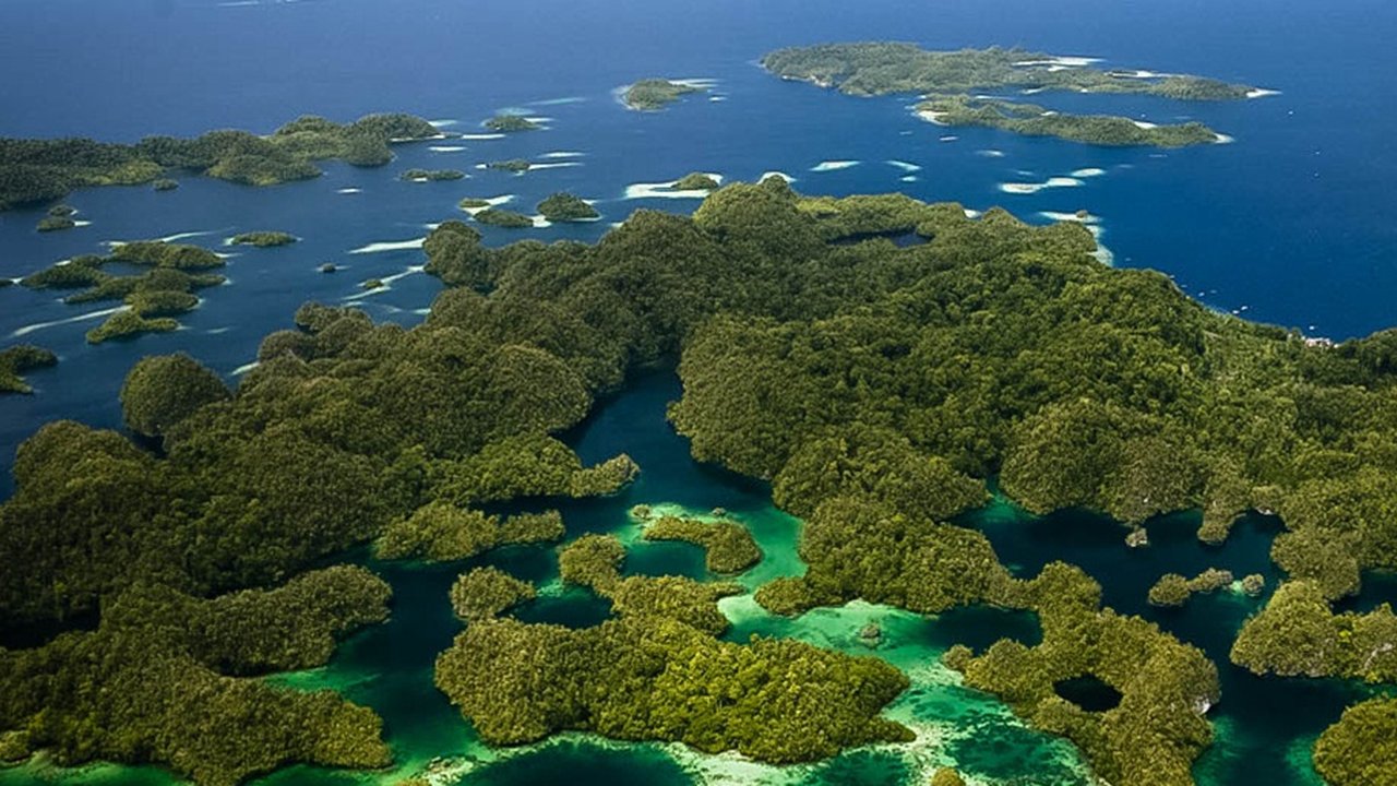Bahlil Sebut Lokasi Tambang Nikel Jauh dari Kawasan Pariwisata Raja Ampat: Jaraknya 30 Km