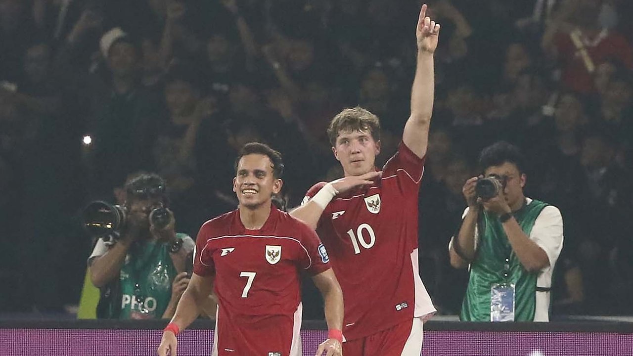 Pesepak bola Timnas Indonesia Ole Romeny usai menggolkan gawang  Timnas China pada pertandingan Kualifikasi Piala Dunia 2026 putaran ketiga Grup C di Stadion Utama Gelora Bung Karno, Jakarta, Kamis (5/6/2025).