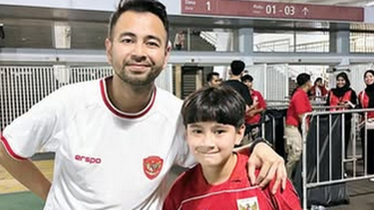 Potret Raffi Ahmad Duduk Dekat Presiden Prabowo Saksikan Timnas Indonesia di GBK, Pergi Naik MRT Demi Hindari Macet