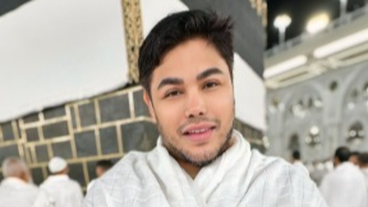 Ivan Gunawan di Depan Kabah