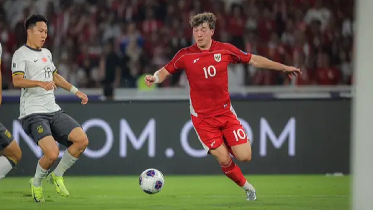 Ekspresi striker Timnas Indonesia, Ole Romeny, setelah menjebol gawang Timnas China pada pertandingan Kualifikasi Piala Dunia 2026 di Stadion Utama Gelora Bung Karno, Jakarta, Kamis (5/6/2025