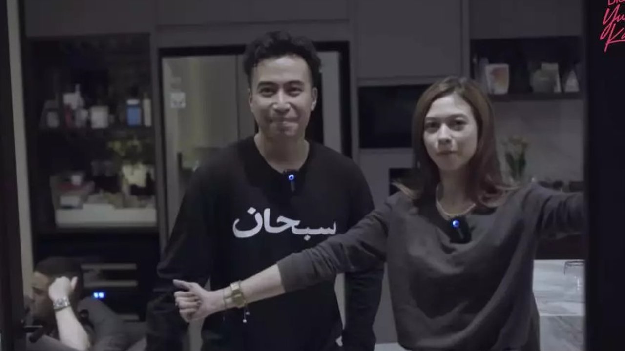 5 Potret Dapur Vidi Aldiano dengan Konsep Bachelor Pad, Minimalis Nuana Monokrom - Dilengkapi Mesin Kopi