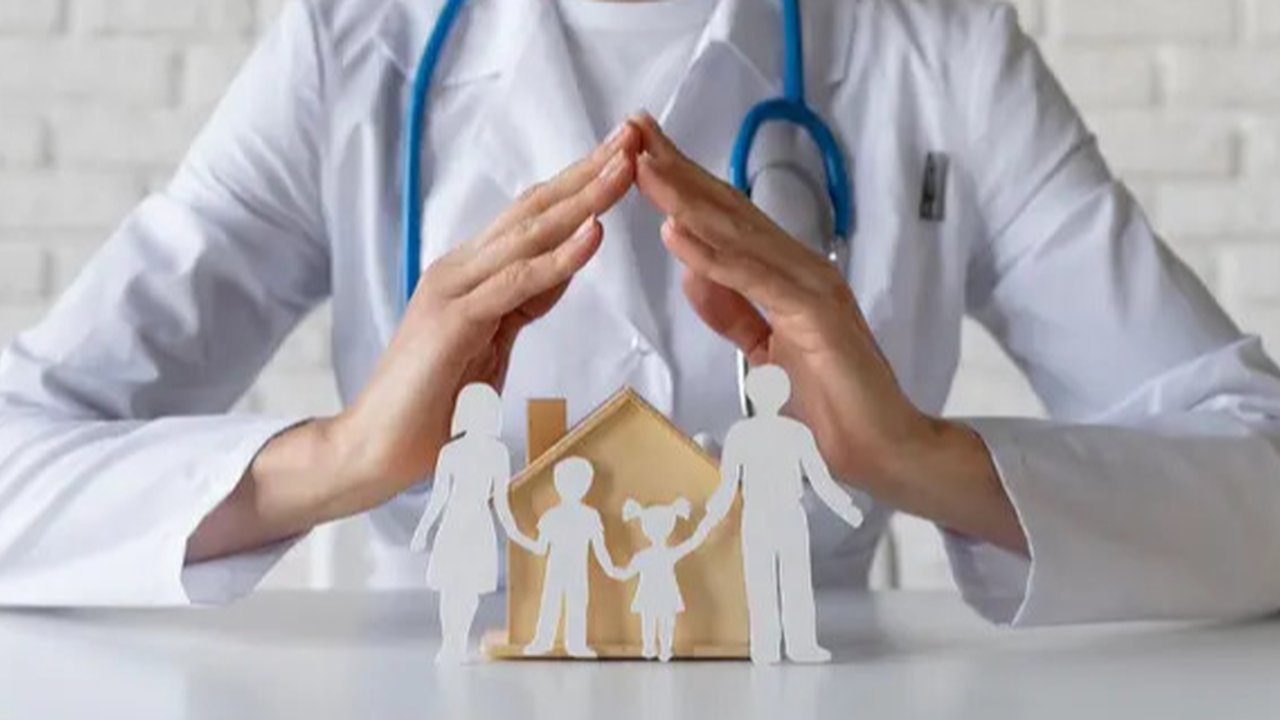 Ilustrasi asuransi. (Foto By AI)