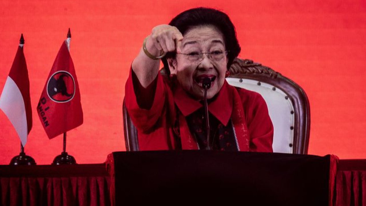 Megawati Soekarnoputri Diapit Prabowo Subianto dan Gibran Rakabuming Raka