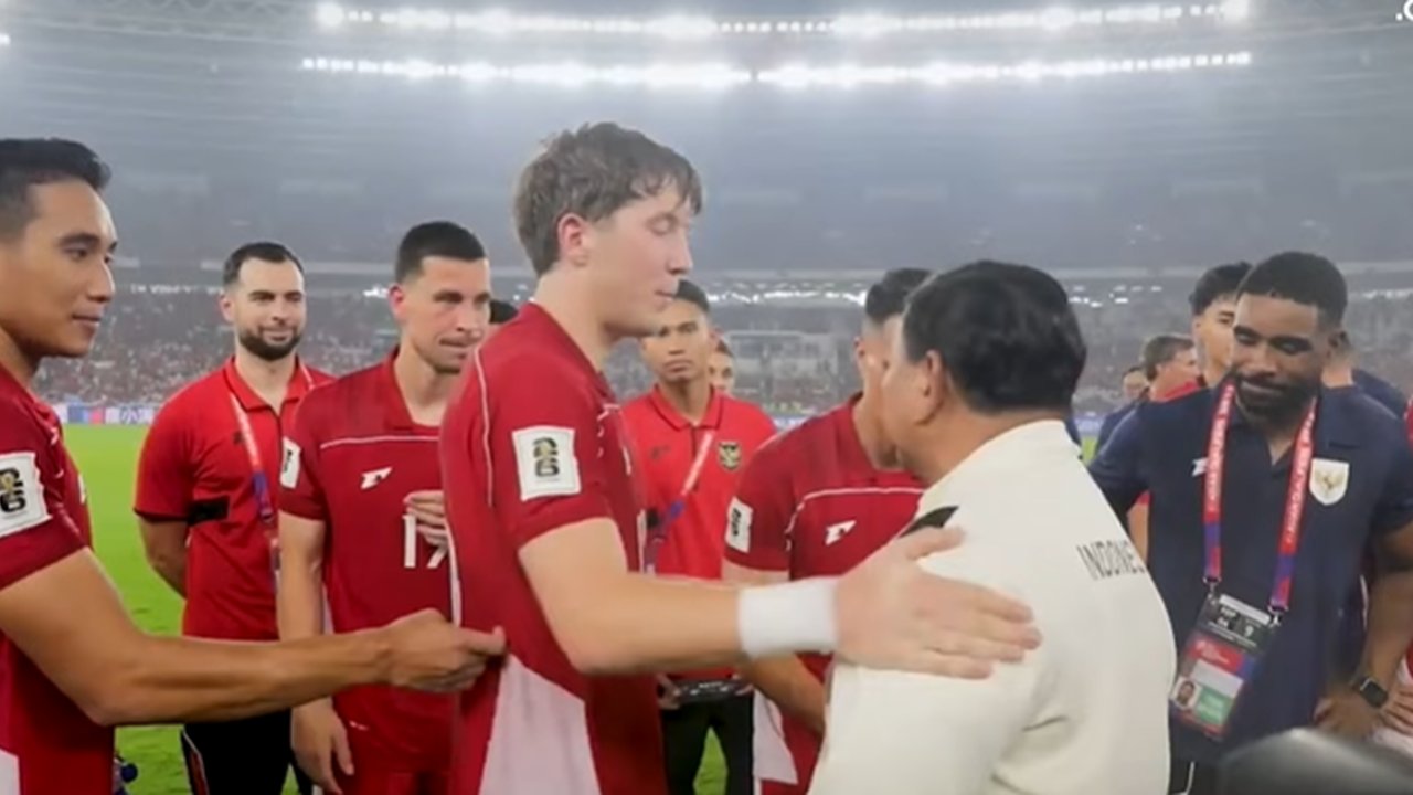 Ole Romeny Tepuk Pundak Prabowo Subianto