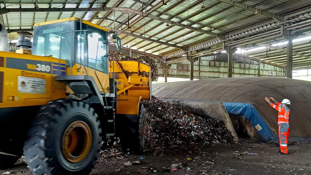 Tekan Emisi Karbon, Sampah Hingga Limbah 'Disulap' Jadi Bahan Bakar Alternatif Pabrik Semen