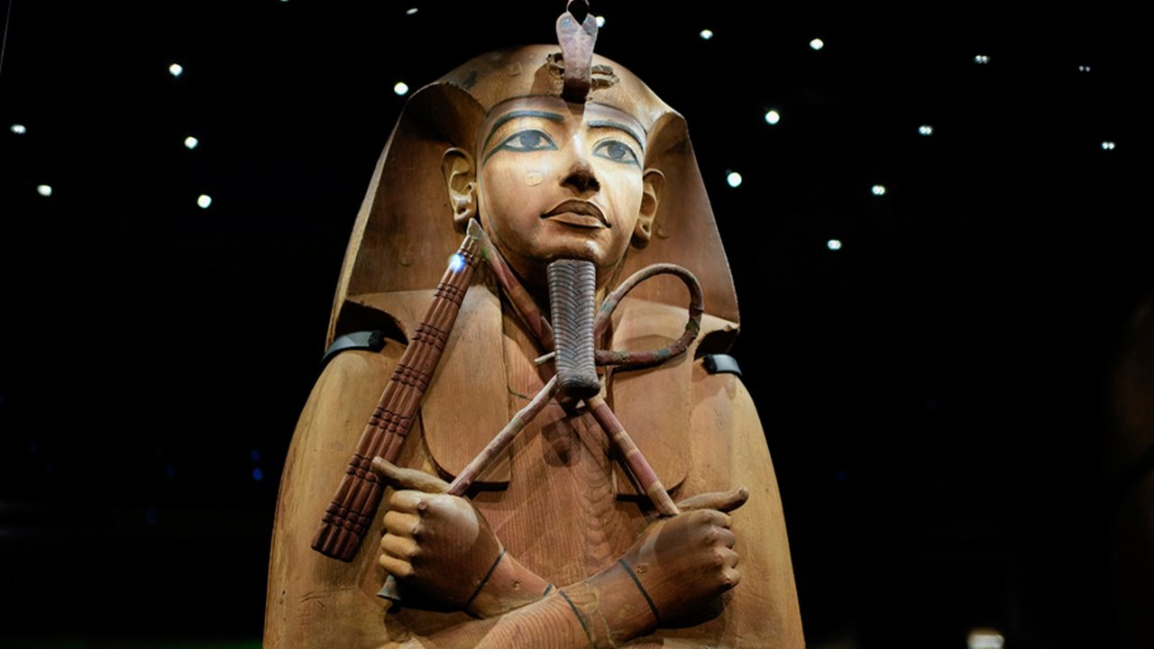 Dari 181 objek pameran, bintangnya adalah sarkofagus Ramses. Ditemukan pada tahun 1881, lukisan tersebut belum pernah diperlihatkan kepada publik di luar Mesir sampai tahun ini, tulis Kelly Burke dari Guardian. (AP Photo/Mark Baker)