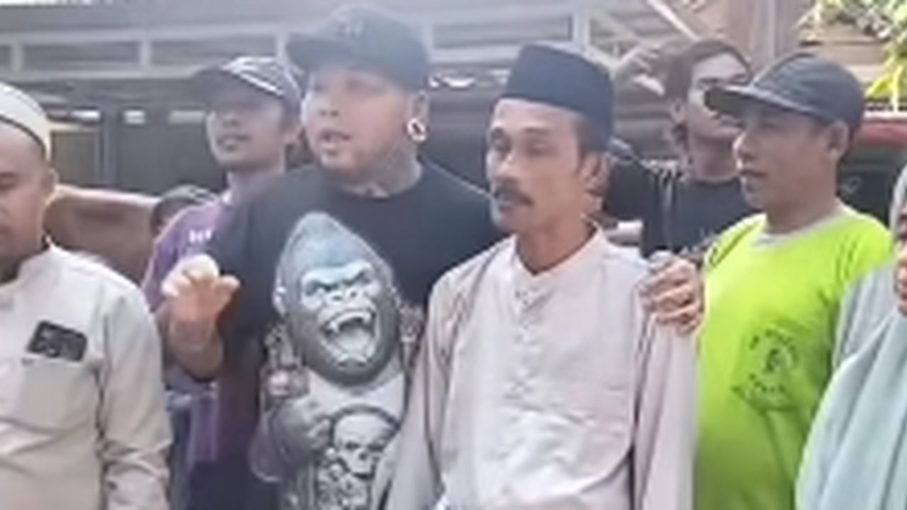 Sangar, Badan Penuh Tato Pria Ini Peduli Pendidikan Biaya Siswa dan Gaji Guru Ditanggung 'Anak-anak Enggak Boleh Bayar Iuran'