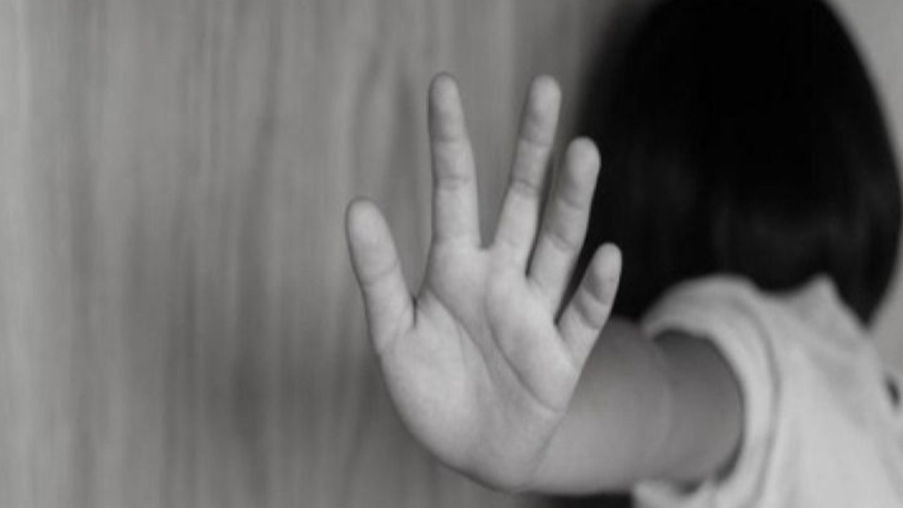 Komisi Perlindungan Anak Indonesia (KPAI) mengecam keras dugaan pencabulan terhadap tiga anak di bawah umur yang dilakukan oleh Kapolres Ngada nonaktif, AKBP Fajar Widyadharma Lukman, dan mendesak Polri untuk menindak tegas pelaku serta melindungi korban.