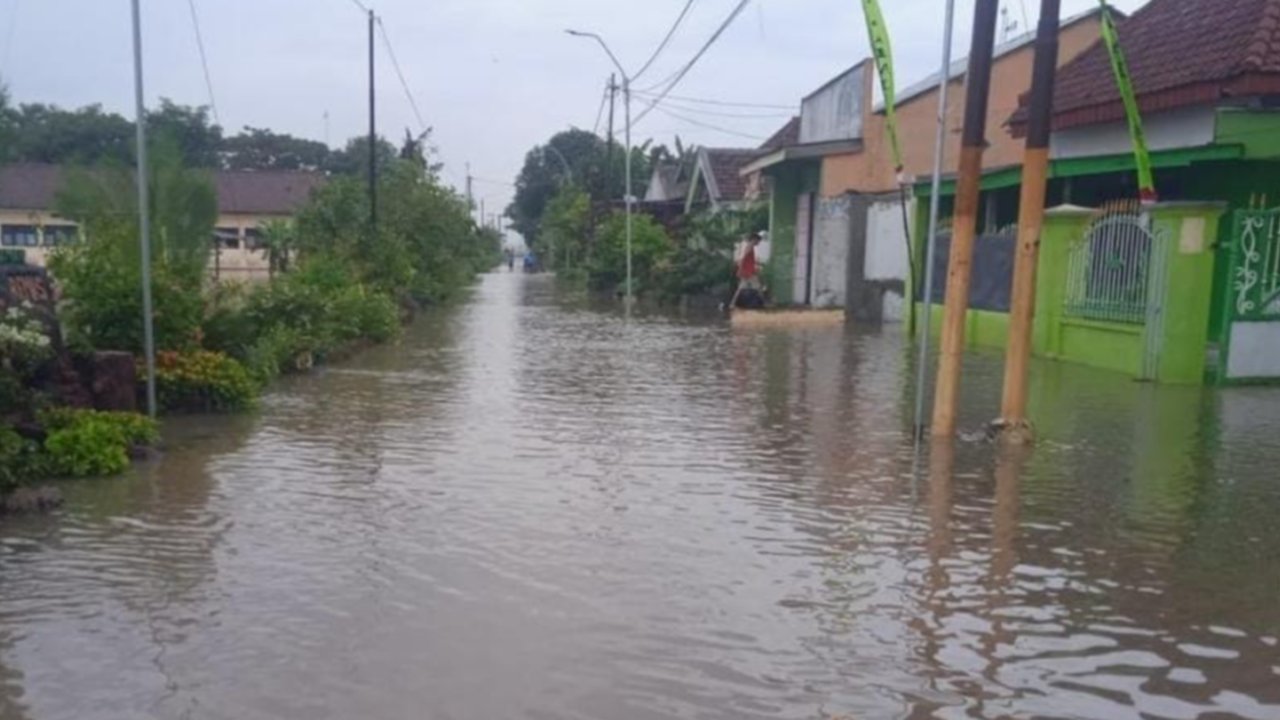 Diguyur Hujan Semalaman, 13 Wilayah di Jombang Kebaanjiran Tinggi Air Capai 1,5 Meter